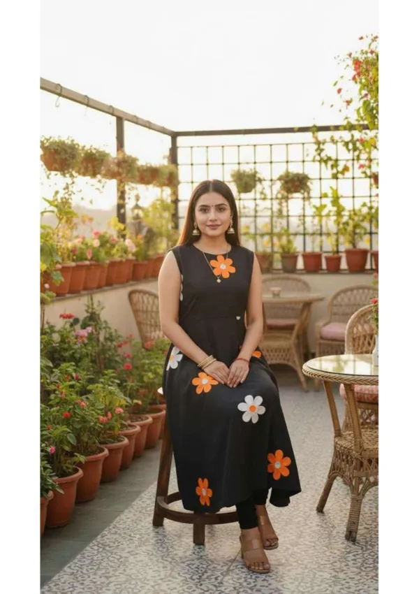 Goral_Black_Embroidery_kurti
