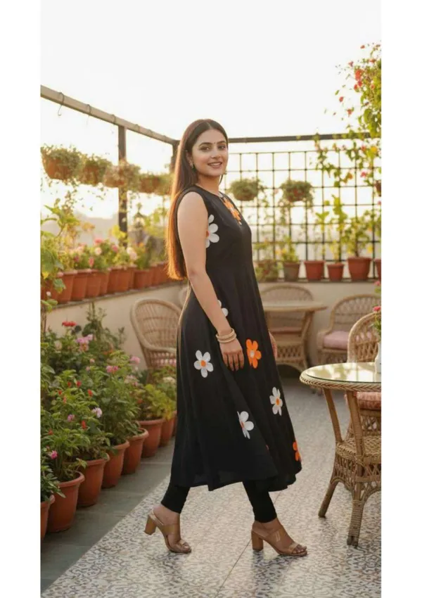 Goral_Black_Embroidery_kurti
