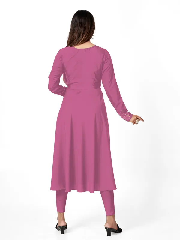 Pink_Crepe_kurti_&_Dupatta_Set_For_Women