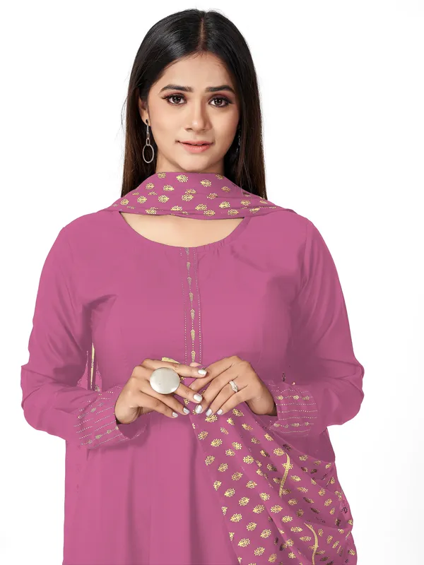 Pink_Crepe_kurti_&_Dupatta_Set_For_Women