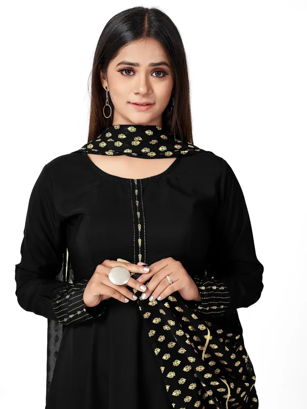 Black__Crepe_Kurti_&_Dupatta_Set_For_Women