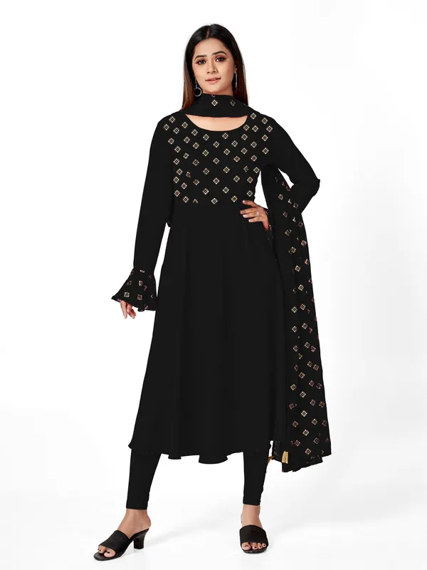 Black_Crepe_Kurti_&_Dupatta_Set_For_Women