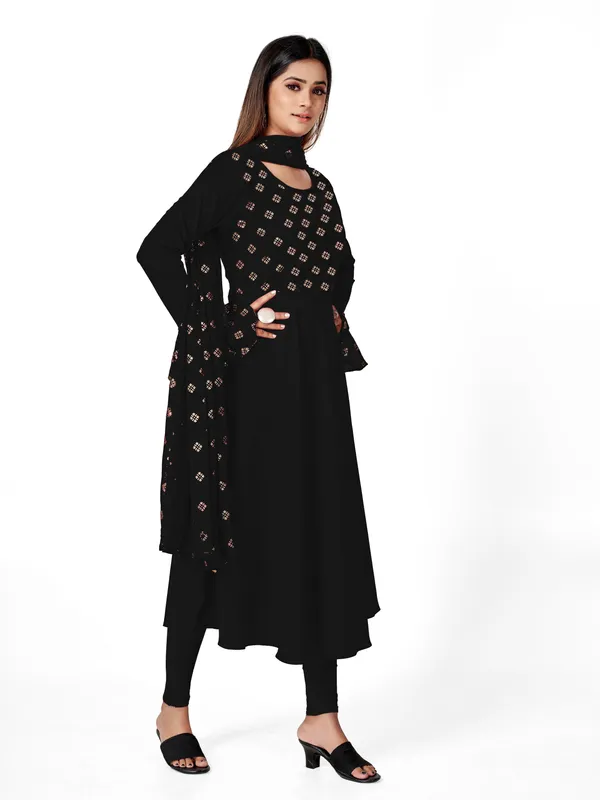 Black_Crepe_Kurti_&_Dupatta_Set_For_Women