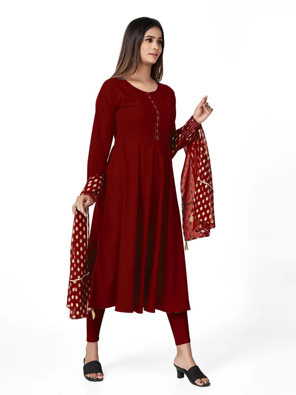Maroon_Crepe_Kurti_&_Dupatta_Set_For_Women