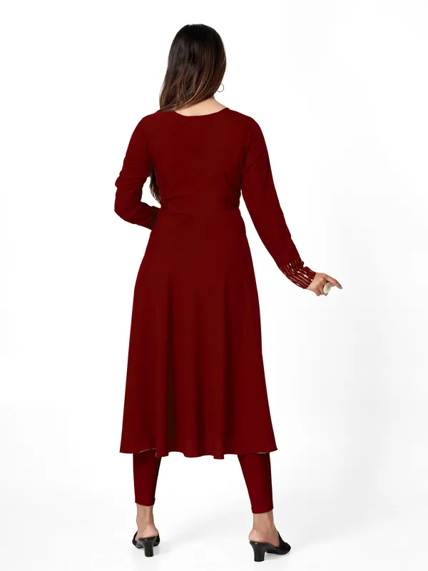 Maroon_Crepe_Kurti_&_Dupatta_Set_For_Women