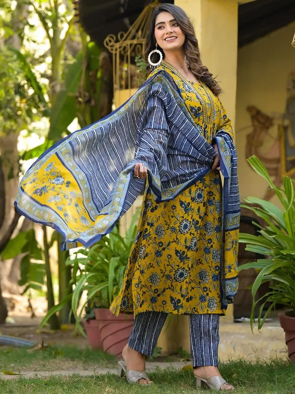 Yellow_Kurta_Pant_&_Dupatta_For_Women