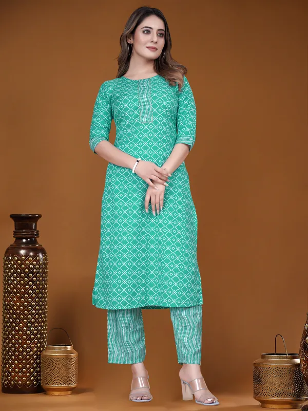 Bottle_Green_Cotton_Blend_Kurti_Pant_Set_For_Women
