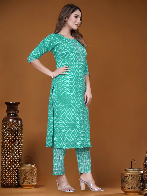 Bottle_Green_Cotton_Blend_Kurti_Pant_Set_For_Women