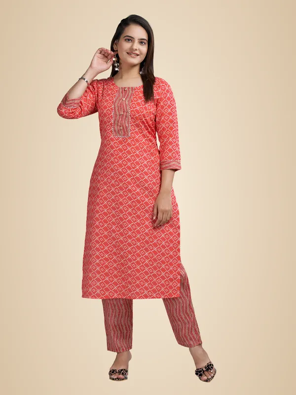 Gajari_Cotton_Blend_Kurti_Pant_Set_For_Women