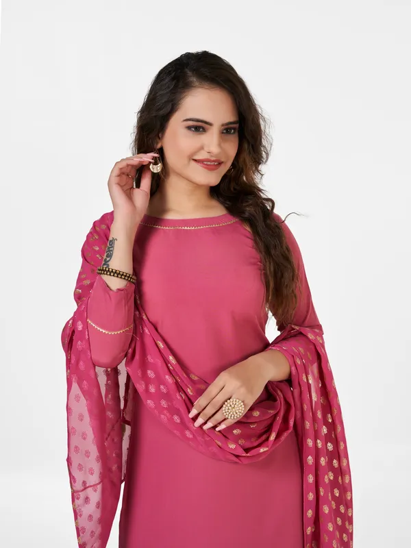 Pink_Crepe_With_Foil_Print_Kurti_&_Dupatta_Set_For_Women