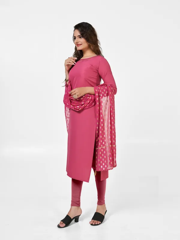 Pink_Crepe_With_Foil_Print_Kurti_&_Dupatta_Set_For_Women