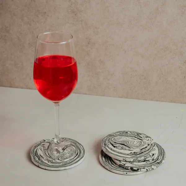 Pack_Of_4_Off_White_&_Black_Rich_Italian_Stone_Coaster_For_Kitchen