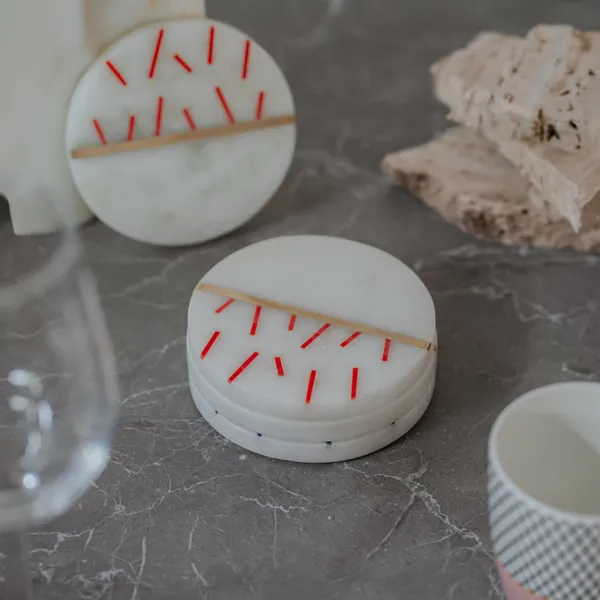 Pack_Of_4_White_Crimson_Brass_Bar_Coaster_For_Kitchen