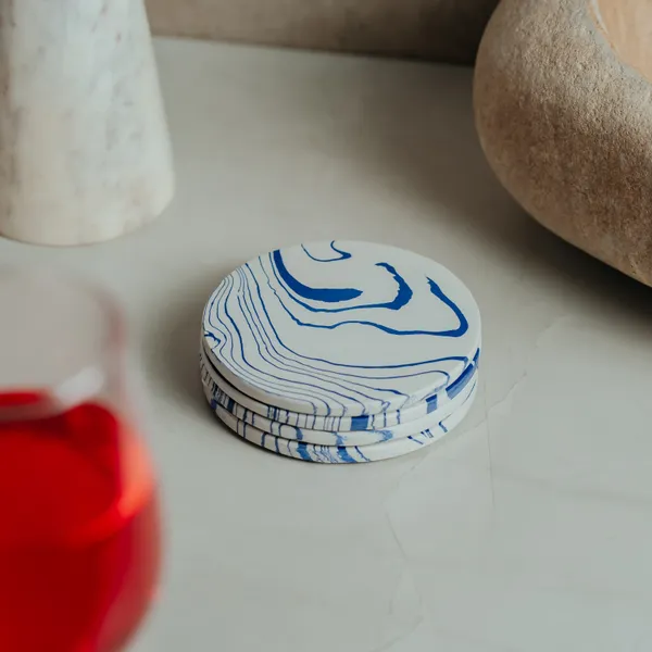 Pack_Of_4_Off_White_&_Blue_Polished_Vein_Pattern_Coaster_For_Kitchen