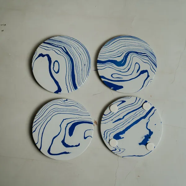 Pack_Of_4_Off_White_&_Blue_Polished_Vein_Pattern_Coaster_For_Kitchen