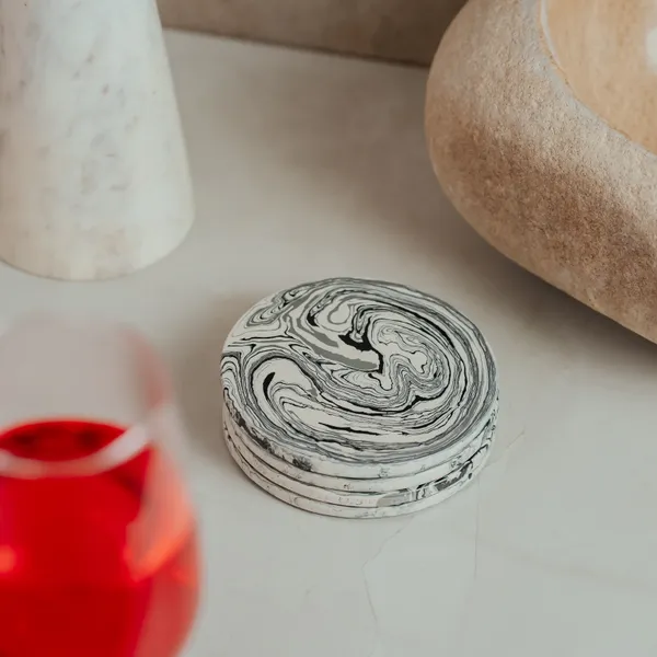 Pack_Of_4_Off_White_&_Black_Rich_Italian_Stone_Coaster_For_Kitchen