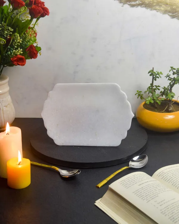 White_Polished_Snack_Platter_For_Kitchen