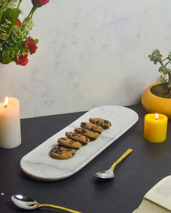 White_Elegant_Slim_Display_Tray_For_Kitchen