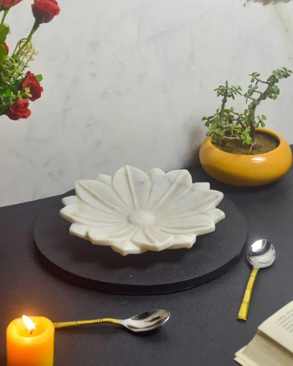 White_Lotus_Marble_Tray_For_Kitchen