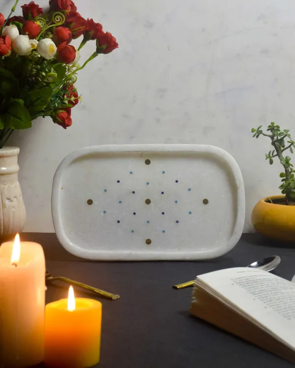 White_Polished_Rectangular_Key_Tray_For_Kitchen