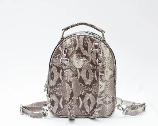 Spuni_Zanari_Brown_snake_Premium_and_Elegant_Mini_Urban_Leather_Backpack_for_Women_–__Compact,_Functional_and_Trendy_Design