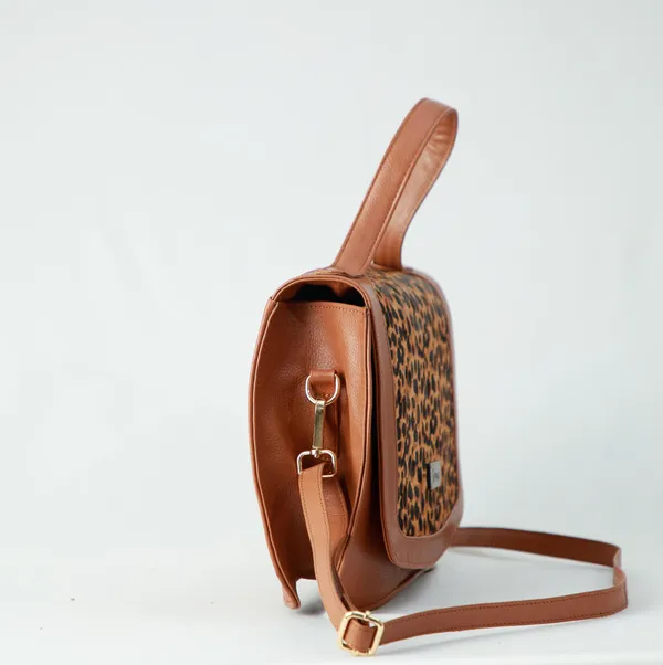 Tan_Leather_Premium_&_Elegant_Handbag_For_Women