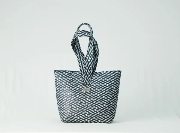 Chevron_Chic_Black_Leather_Premium_&_Elegant_Casual_Wrist_Bag_For_Women