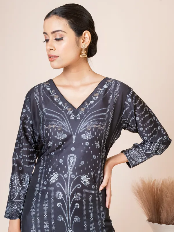 Black_Muslin_Printed_Kurta_Set_For_Women