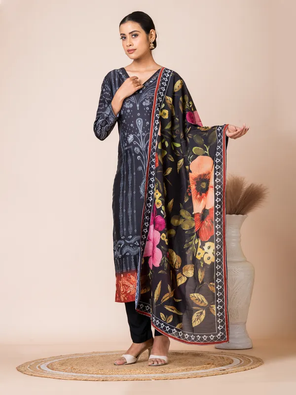 Black_Muslin_Printed_Kurta_Set_For_Women