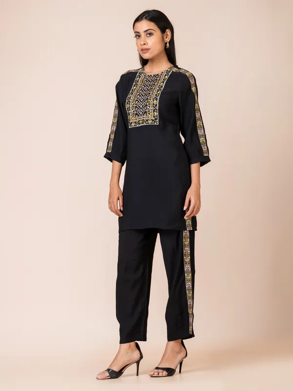 Black_Silk_Embroidered_Co-Ord_Set_For_Women