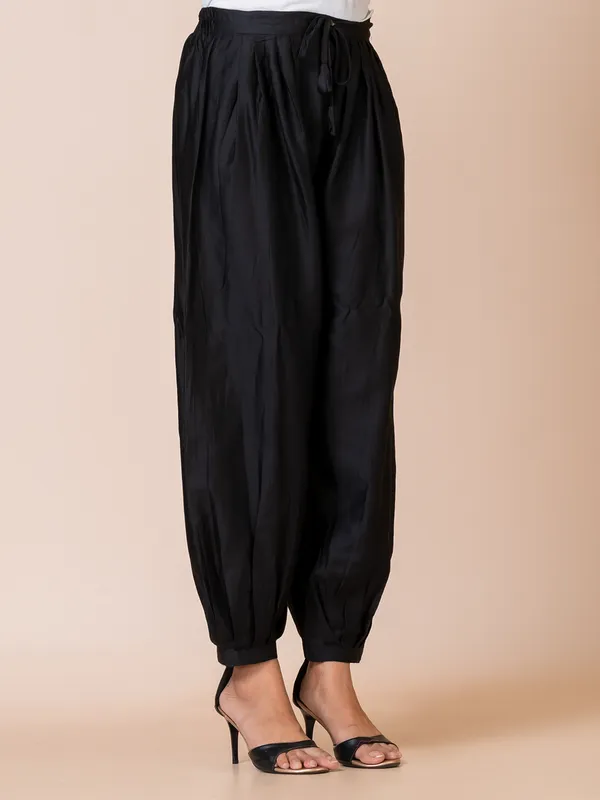 Black_Silk_Embroidered_Co-Ord_Set_For_Women