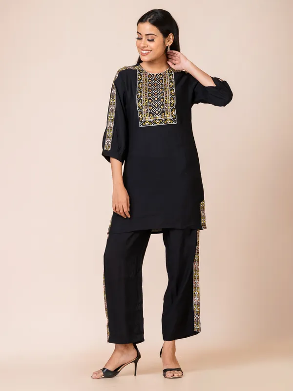 Black_Silk_Embroidered_Co-Ord_Set_For_Women