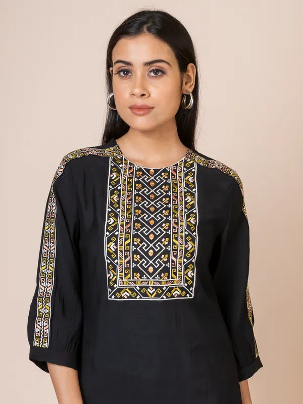 Black_Silk_Embroidered_Co-Ord_Set_For_Women