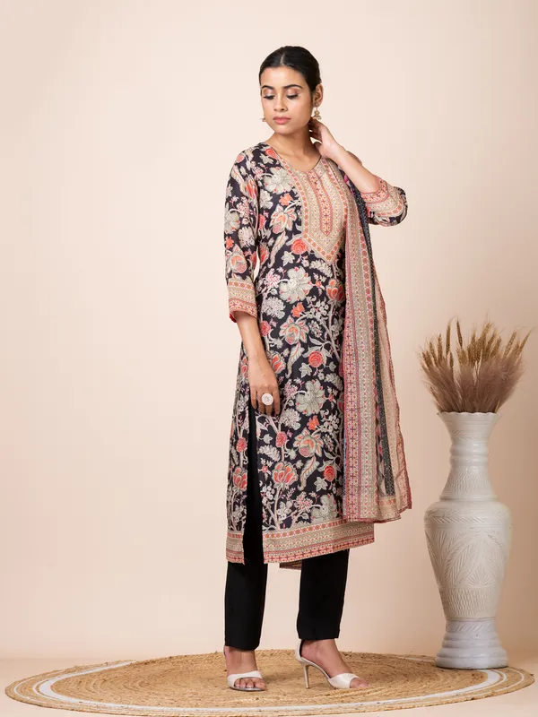 Black_Silk_Printed_Kurta_Set_For_Women