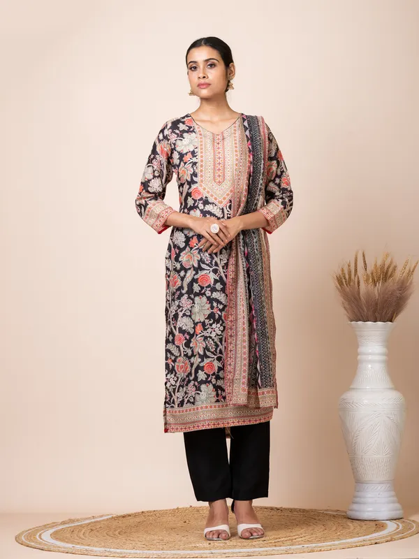 Black_Silk_Printed_Kurta_Set_For_Women
