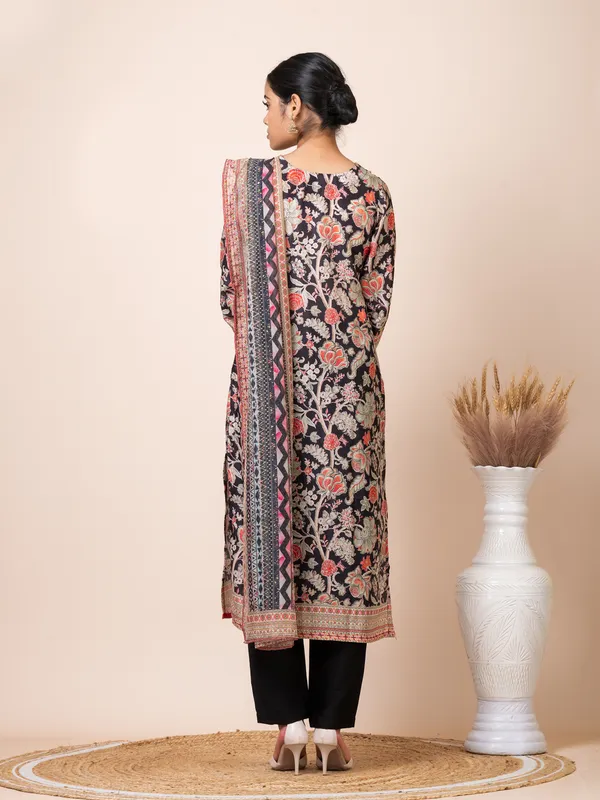 Black_Silk_Printed_Kurta_Set_For_Women