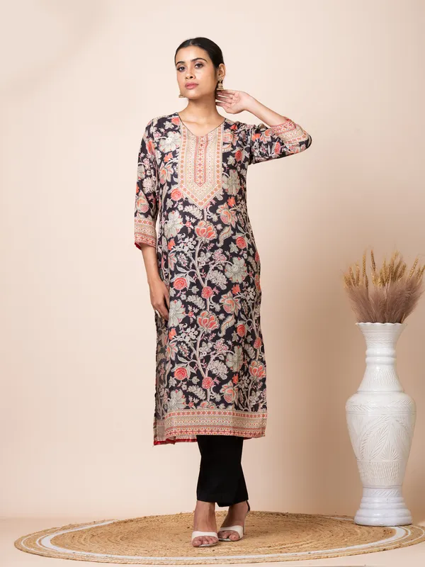 Black_Silk_Printed_Kurta_Set_For_Women