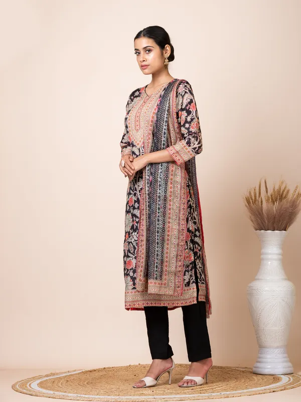 Black_Silk_Printed_Kurta_Set_For_Women