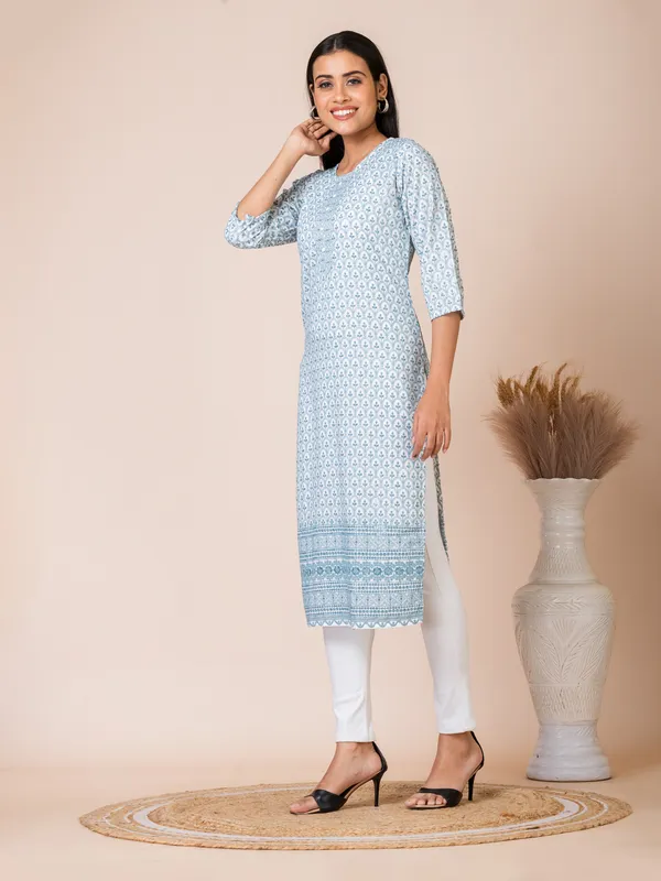 Blue_Cotton_Embroidered_Kurti_For_Women