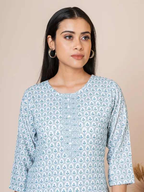 Blue_Cotton_Embroidered_Kurti_For_Women