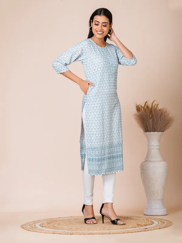 Blue_Cotton_Embroidered_Kurti_For_Women