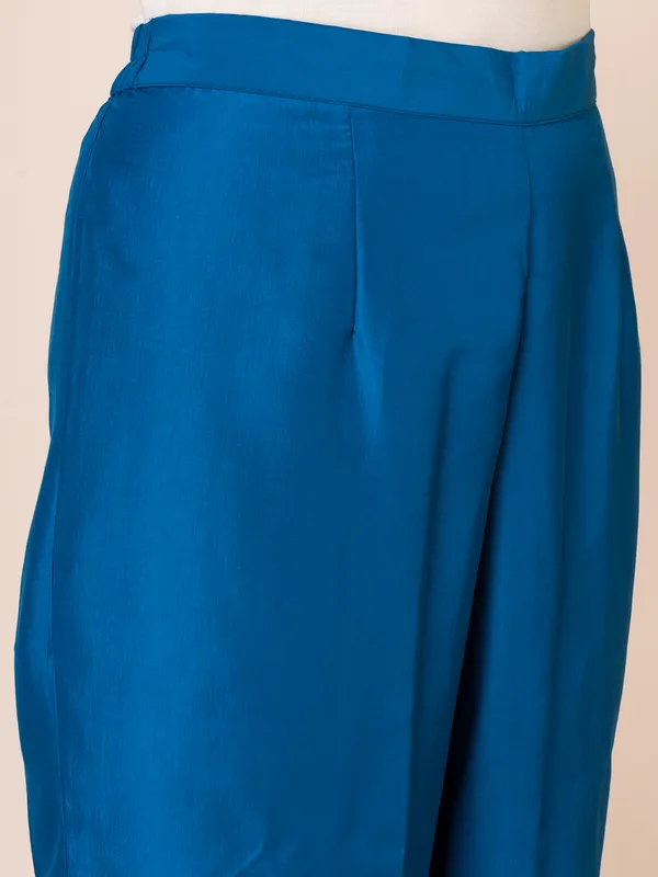 Blue_Silk_Embroidered_Kurta_Set_For_Women