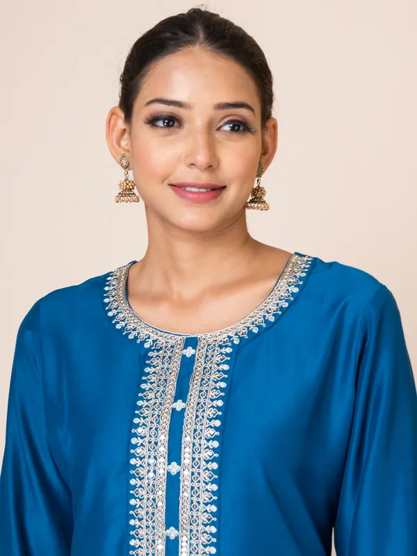 Blue_Silk_Embroidered_Kurta_Set_For_Women