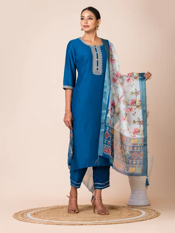 Blue_Silk_Embroidered_Kurta_Set_For_Women