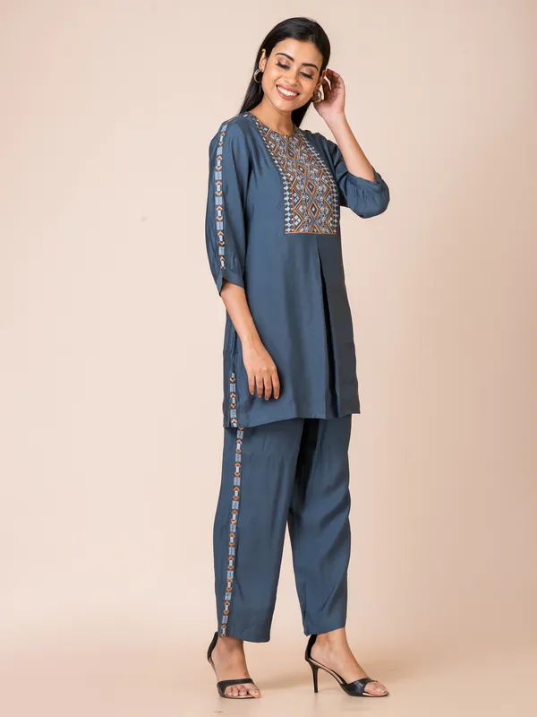 Grey_Silk_Embroidered_Co-Ord_Set_For_Women