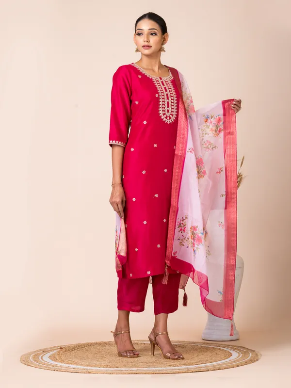 Magenta_Silk_Embroidered_Kurta_Set_For_Women