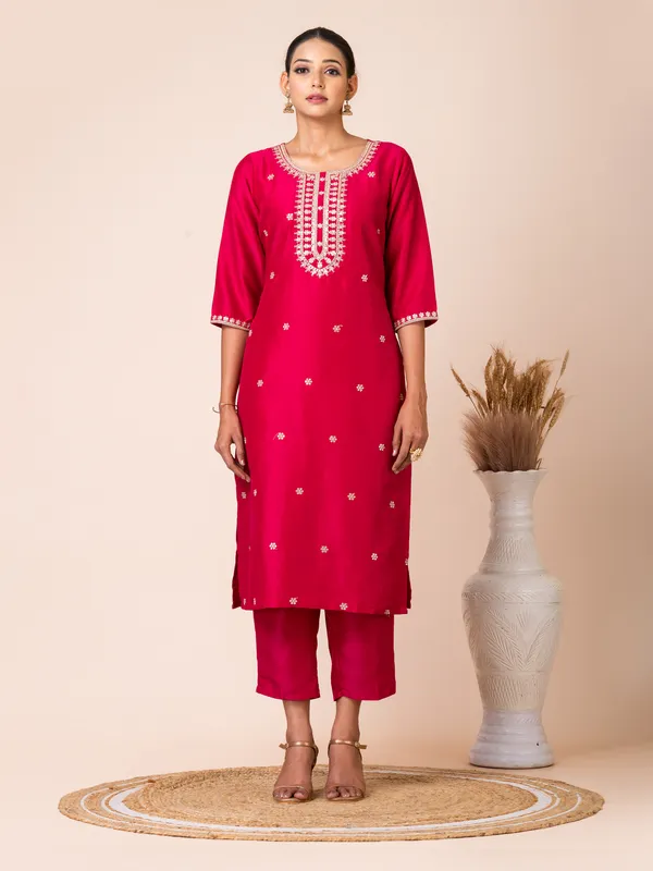 Magenta_Silk_Embroidered_Kurta_Set_For_Women