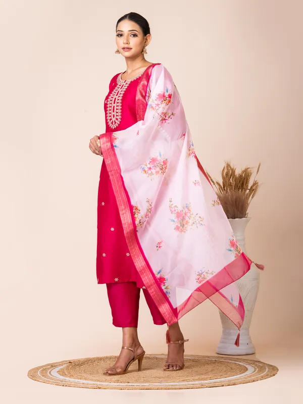 Magenta_Silk_Embroidered_Kurta_Set_For_Women