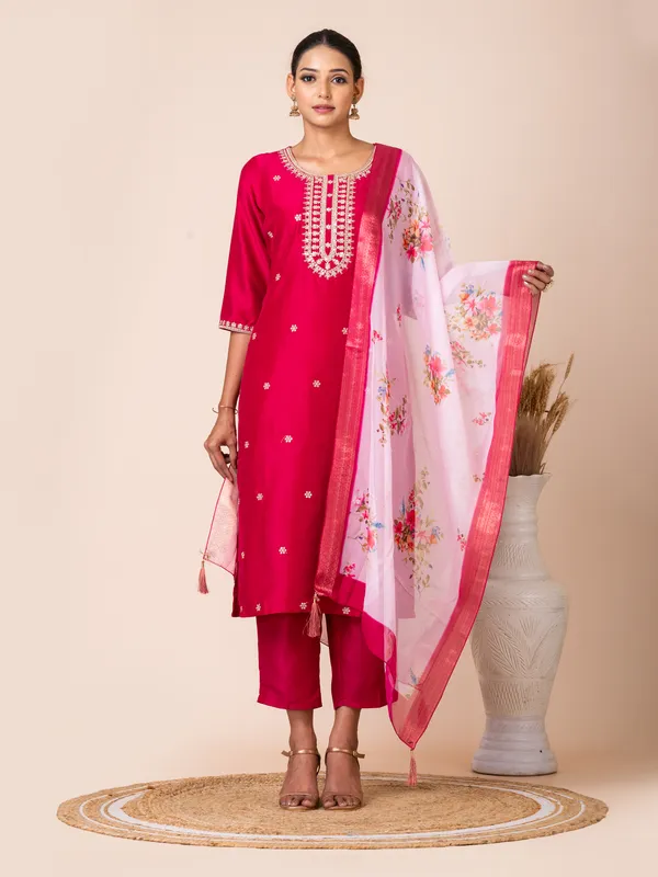 Magenta_Silk_Embroidered_Kurta_Set_For_Women