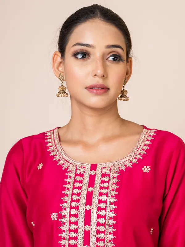 Magenta_Silk_Embroidered_Kurta_Set_For_Women
